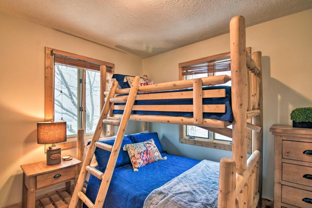 Cabin With Hot Tub And Mountain Views Less Than 5 Mi To Boone Blowing Rock Bagian luar foto